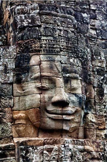 Buddha arcmása a Bajon tornyán